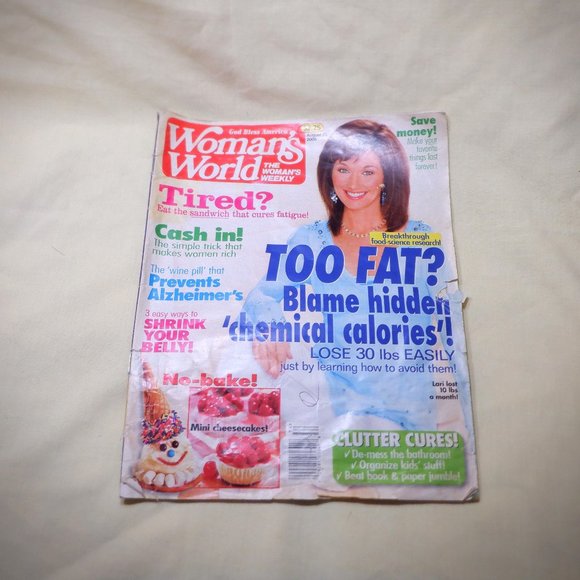 VINTAGE ~ Very Good Condition ~ WOMAN's WORLD (August 23, 2005) - Picture 1 of 2